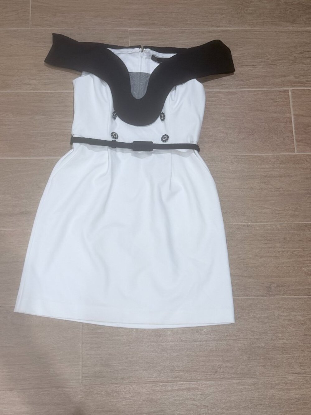 White House Black Market Colorblock off the shoulder dress, size 6 - Picture 3 of 5